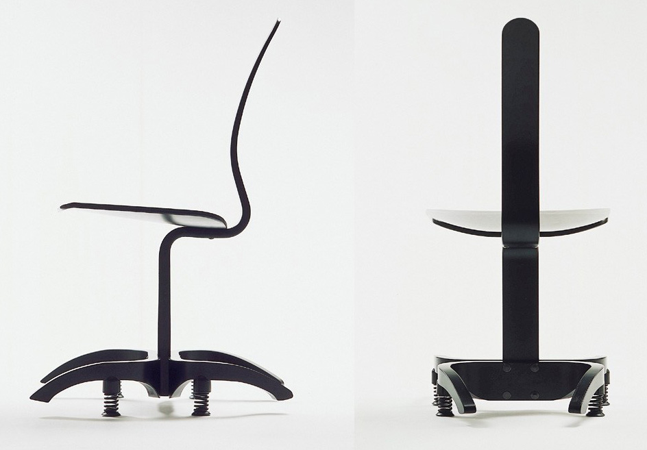 "4 wooden parts and 4 coil springs provides a unique kind of freedom". Motion chair, made by Stokke 1998-2003