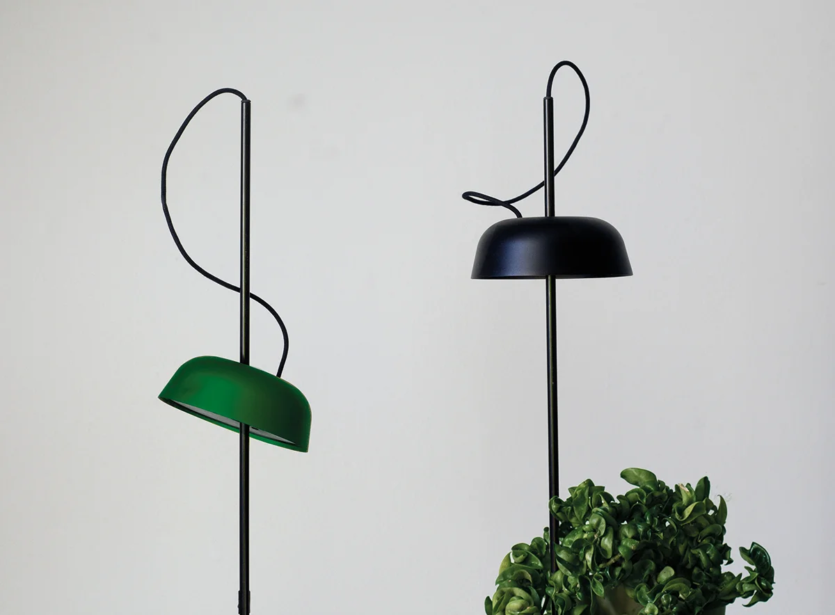 The Path Leads UT: The winter season can seem unending in Norway. Hallgeir Homstvedt has designed the Ki, a minimalist lamp that will keep both your plants and yourselfhappy and thriving the whole year.