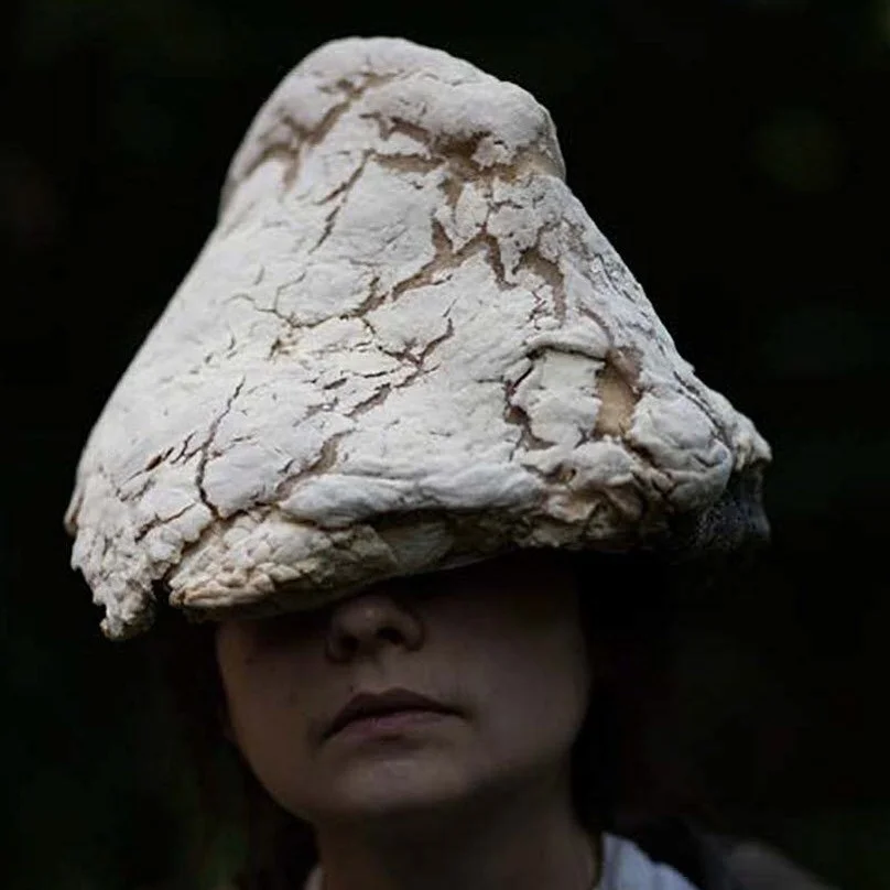 &laquo;A helmet made of bread is a bread that has failed to be bread and a helmet that has failed to be a helmet. A ridiculous and derisory object that questions the absurd and yet visceral behaviour we all have: the need to protect ourselves from ou