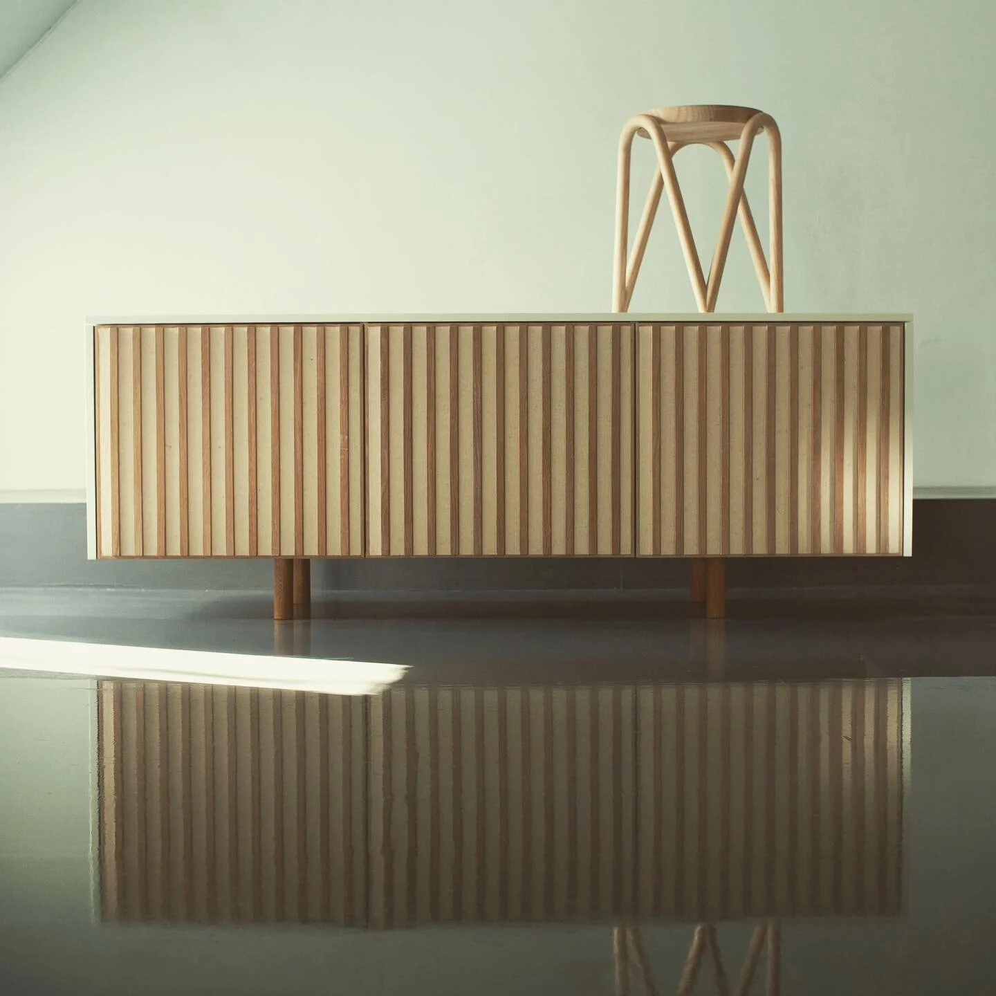 dB Silent Sideboard by StokkeAustad &amp; Vava tabouret by Kristine Five Melv&aelig;r. #vava #dBsilent #norskdesign #norwegiandesign #scandinaviandesign #kristinefivemelv&aelig;r #stokkeaustad #skjenk #sideboard #interiordesign #acoustics #lydasborbe