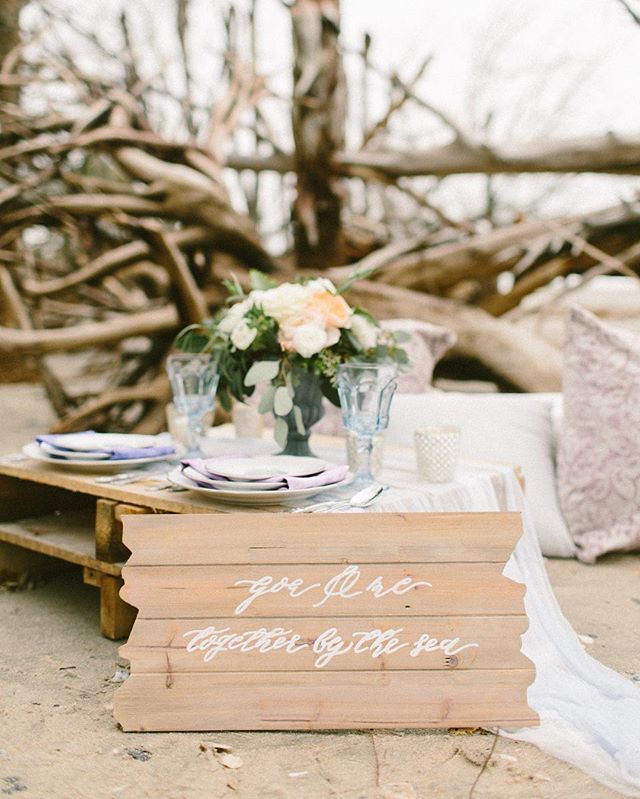A #sandpiperandco sign, some calligraphed sea glass and a hand painted, calligraphy invite suite were featured over on @burnettsboards last week! Photography by @briannawilburphoto planning by @smellslikepeoniesevents florals by @stephaniegibbsevents
