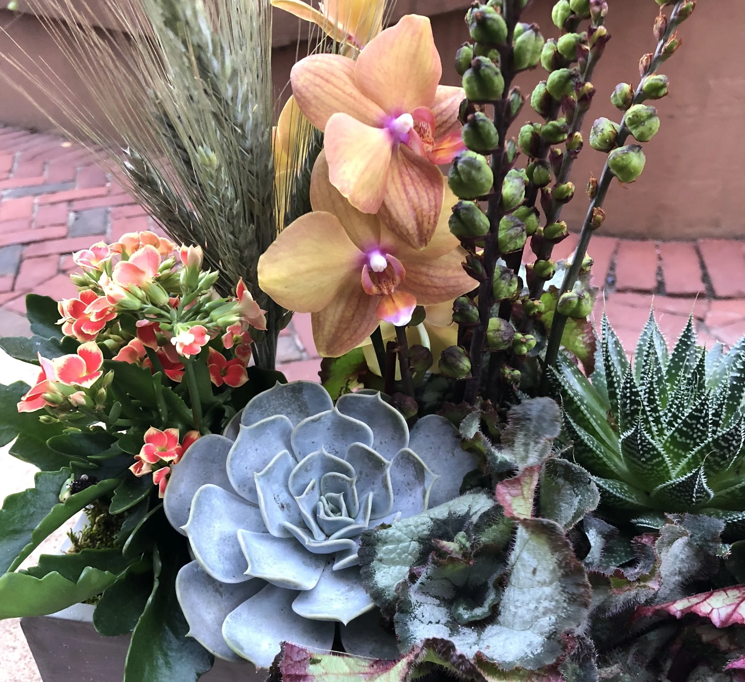 Friendsgiving Table centerpiece 