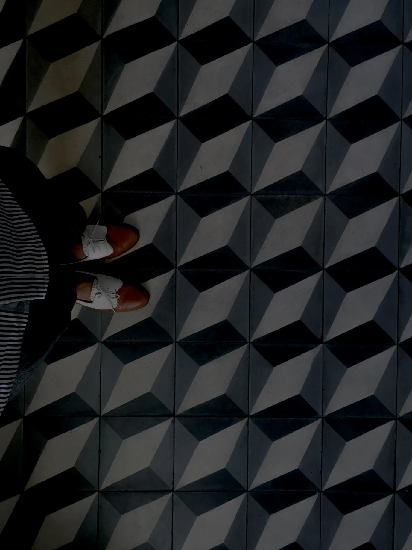  Happy #EarthDay! #Ad Join me and @energyupgrade_ca by posting dark content for Earth Day. Darker screens are more energy efficient because they use up to 20% less energy. Together we can #DimTheFeed and #KeepItGolden. When we all save energy in litt