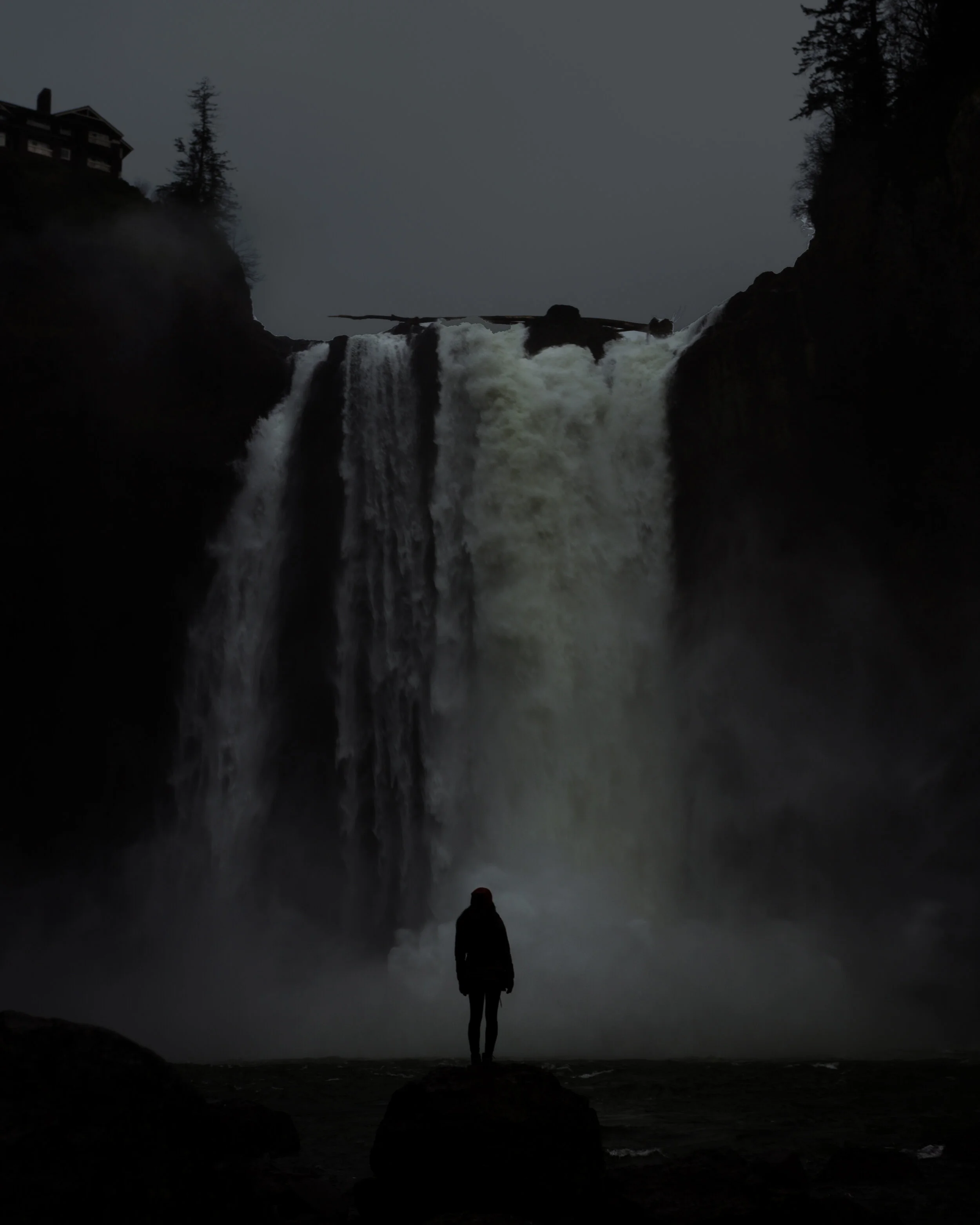  Lush waterfalls 💦🌿 Notice how dark this image is? I'm helping you save energy this #Earthday 🌎 Because darker screens use up to 20% less energy. Post your own dark content to help @energyupgrade_ca #DimTheFeed and #KeepItGolden #AD 