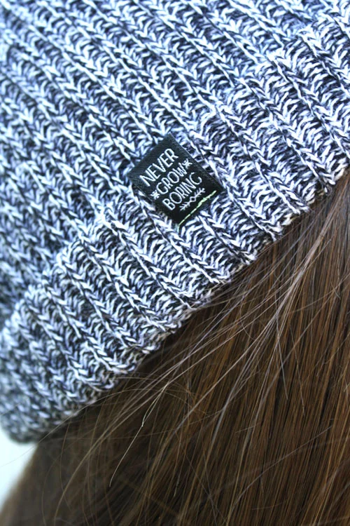 LabelBeanie_Girl_Classic_Folded_Closeup.jpg