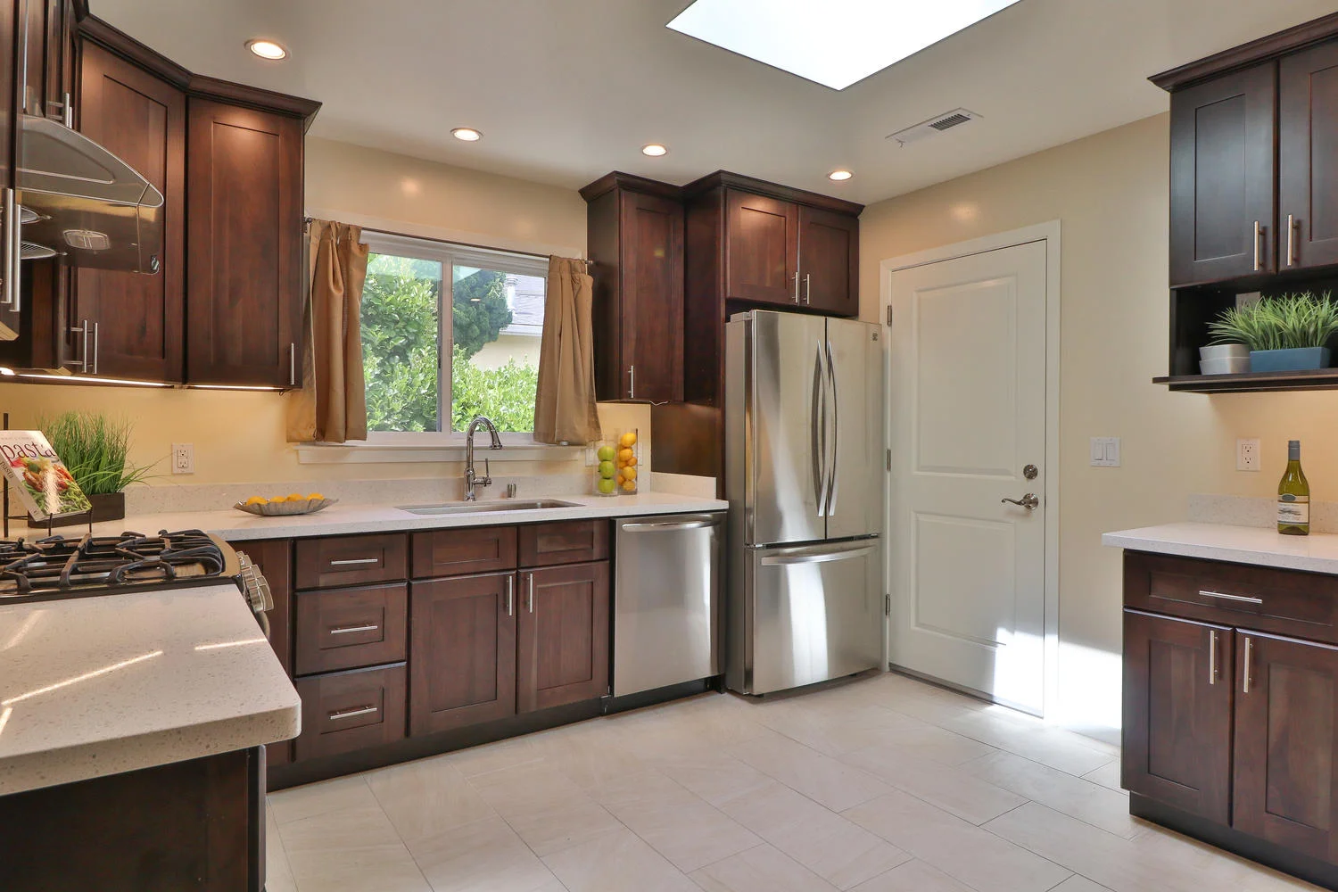 40 Escanyo Dr South San-large-009-4-Kitchen-1500x1000-72dpi.jpg