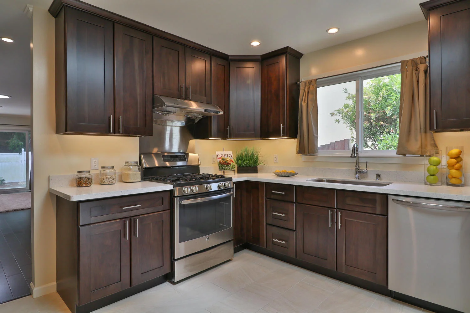 40 Escanyo Dr South San-large-010-11-Kitchen-1500x1000-72dpi.jpg