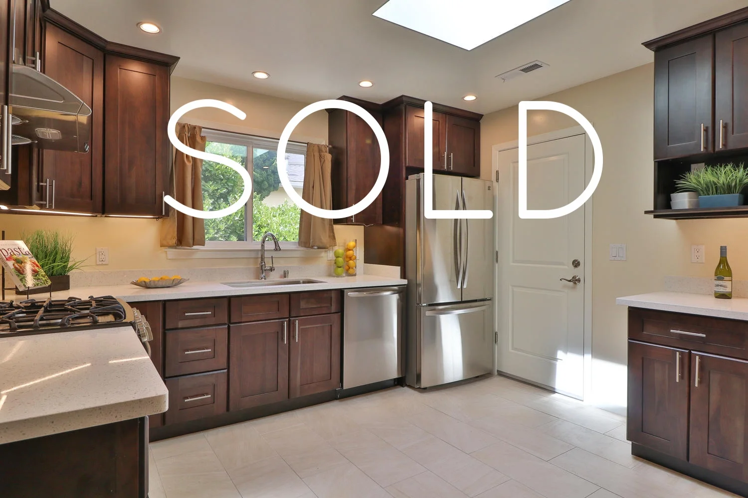 40 Escanyo Dr South San-large-009-4-Kitchen-1500x1000-72dpi.jpg