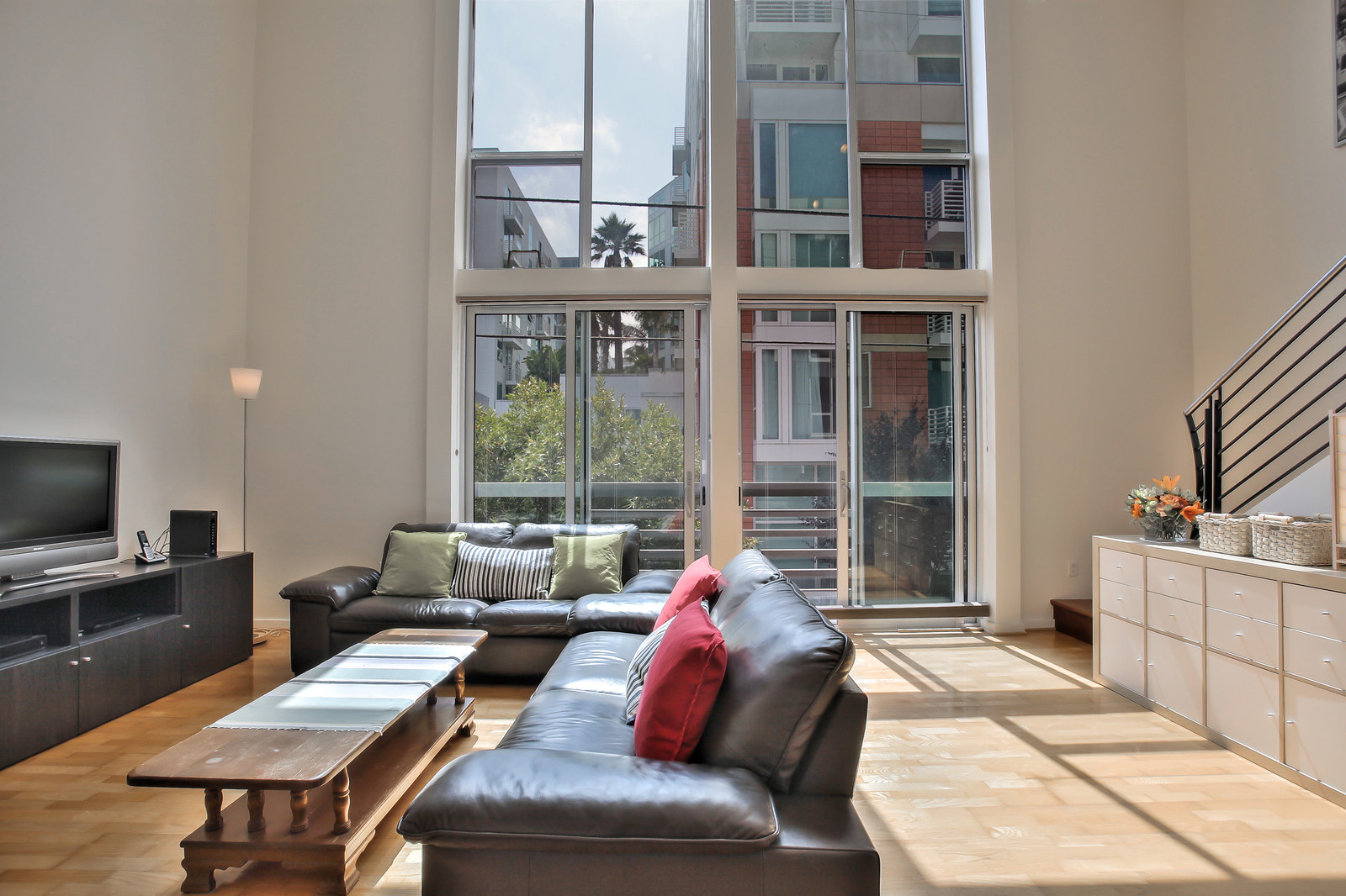 07_f8_49_Zoe_Street_3_082018_007_mls.jpg