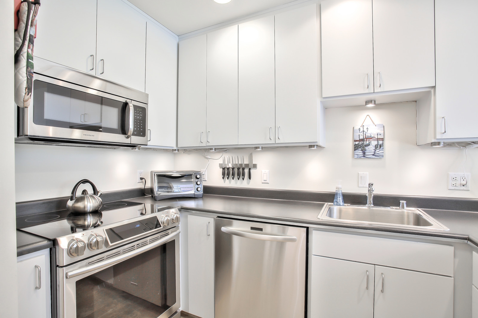 16_f8_49_Zoe_Street_3_082018_016_mls.jpg