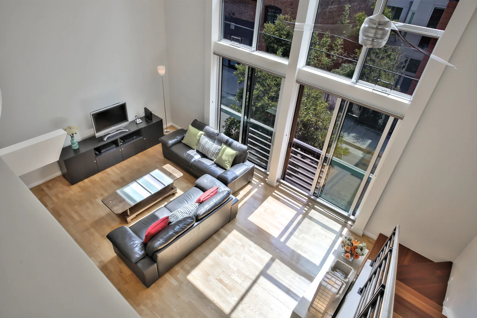 18_f8_49_Zoe_Street_3_082018_018_mls.jpg
