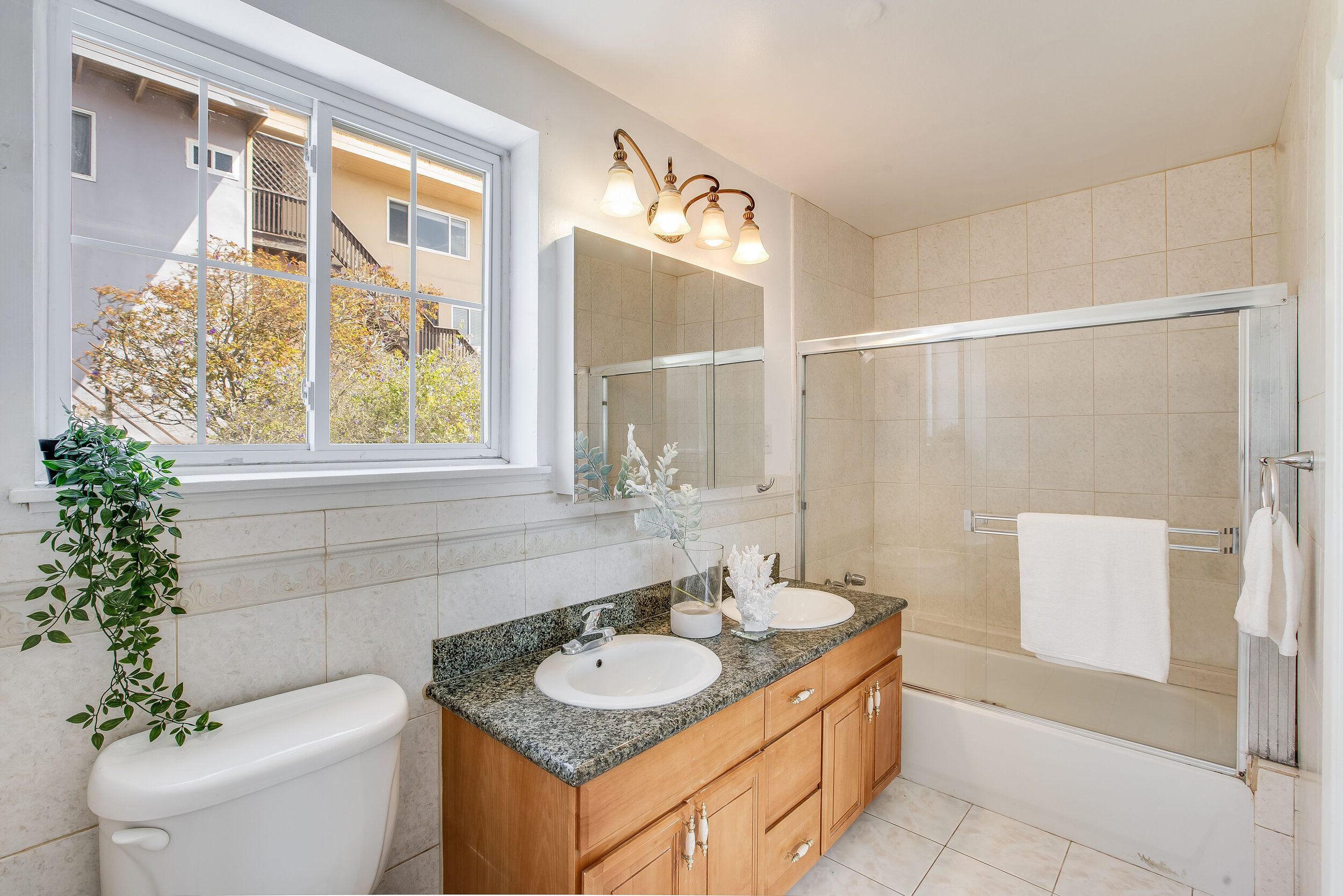 1069PowhattanAve-23.jpg