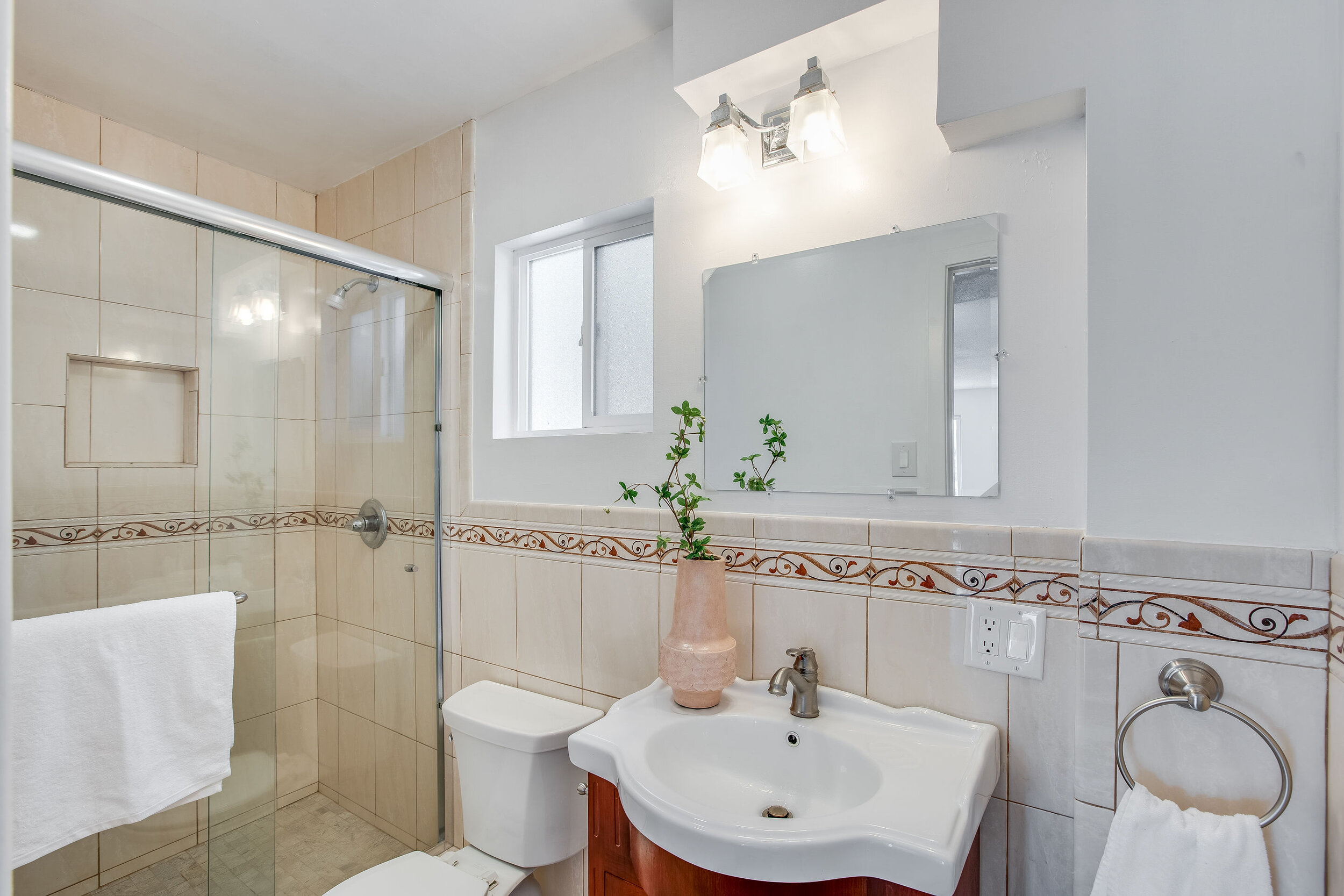 1069PowhattanAve-34.jpg