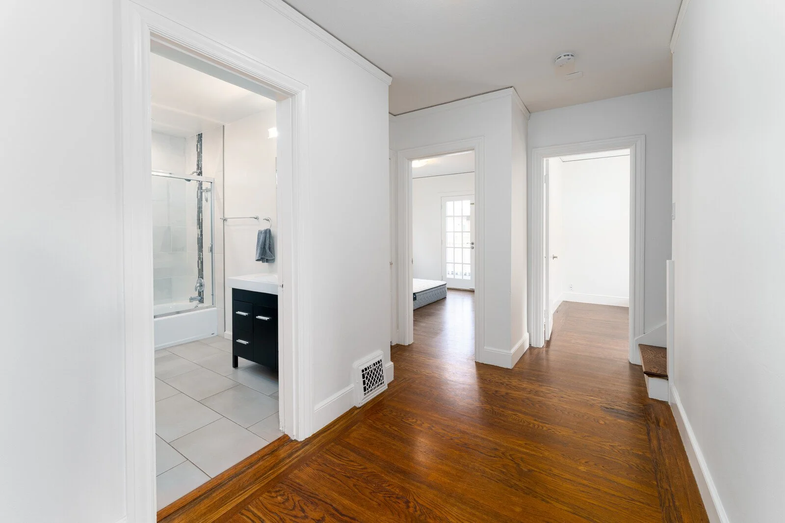 17_736_Linden_Burlingame_017_mls.jpg