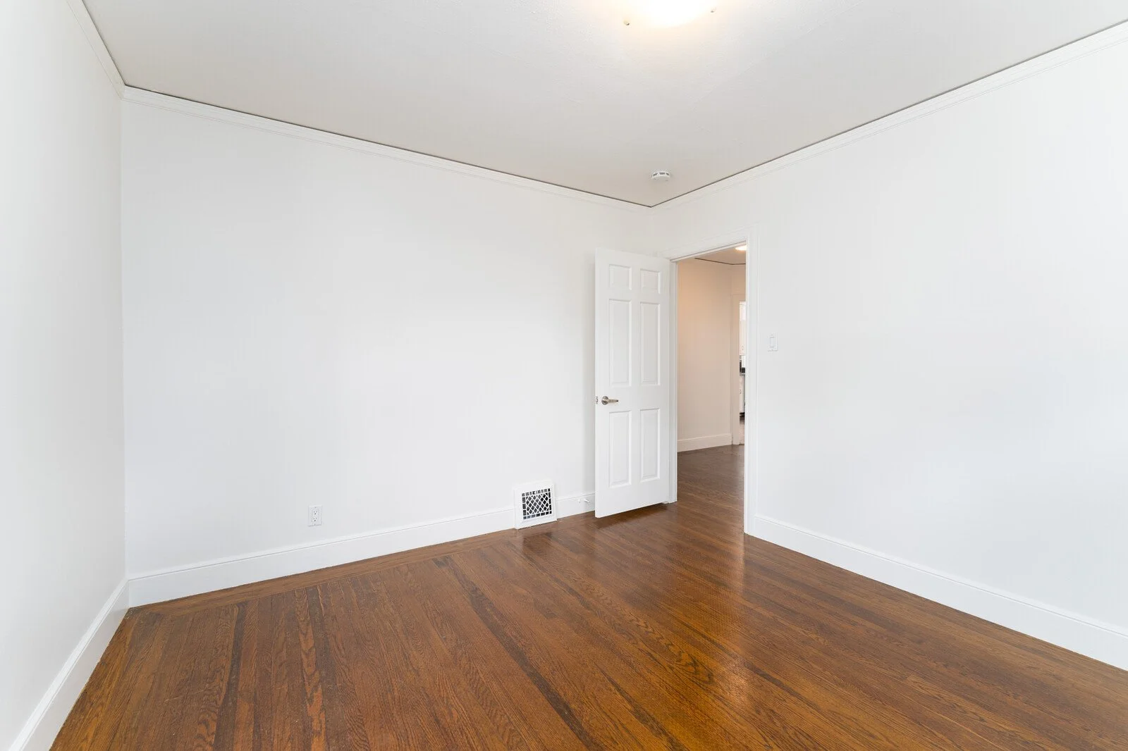 20_736_Linden_Burlingame_020_mls.jpg