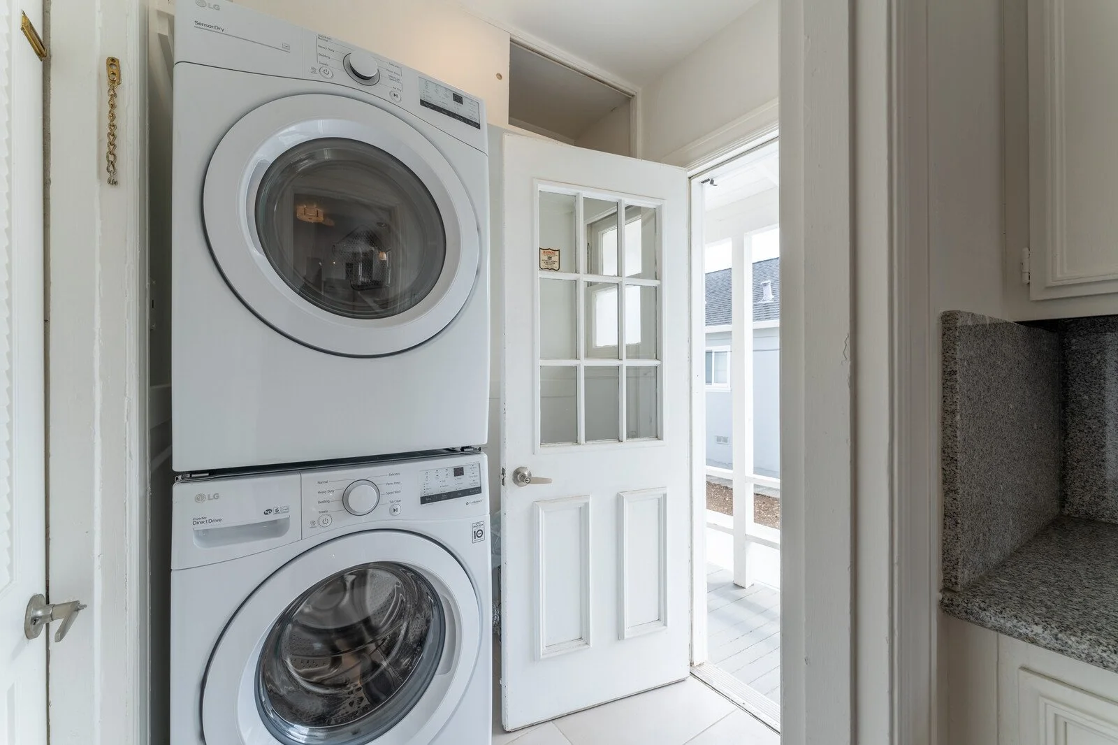 30_736_Linden_Burlingame_030_mls.jpg