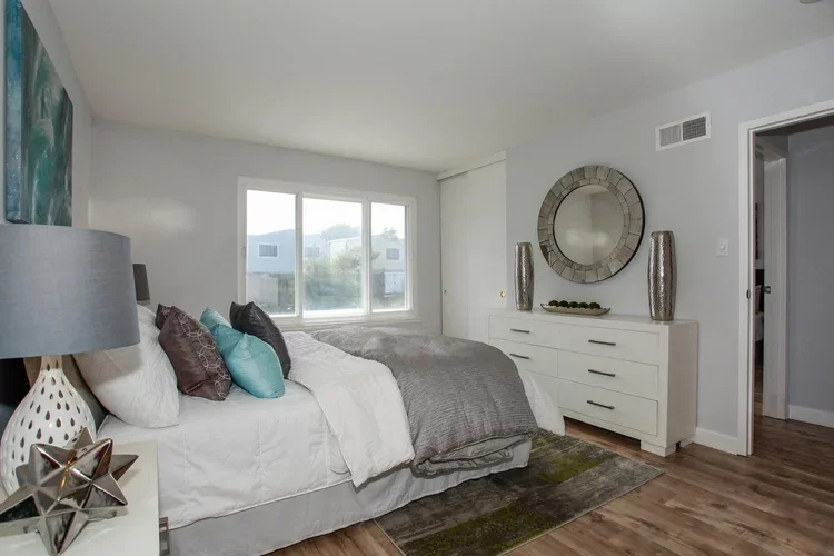 61+Norwood+Ave+Daly+City+CA-large-012-7-Bedroom-1500x1000-72dpi.webp