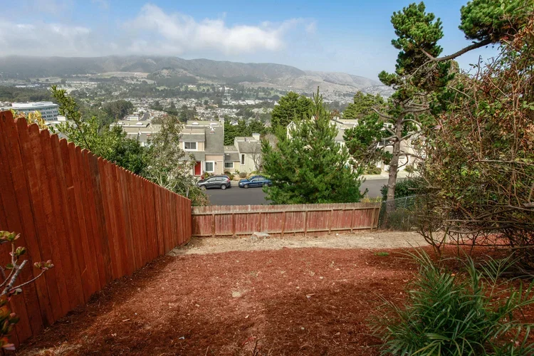 61+Norwood+Ave+Daly+City+CA-large-026-18-Back+Yard-1500x1000-72dpi.webp