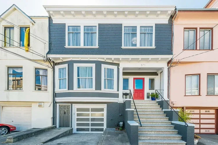 571 4th Ave