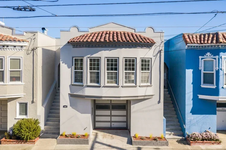 1210 40th Ave