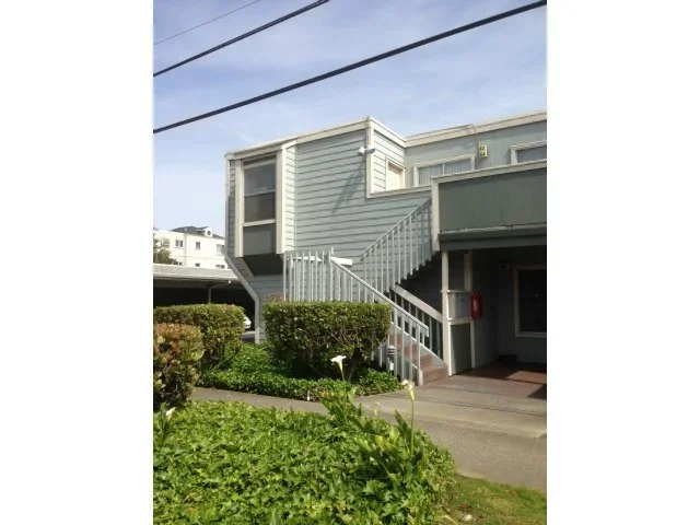 64 Oak Ave