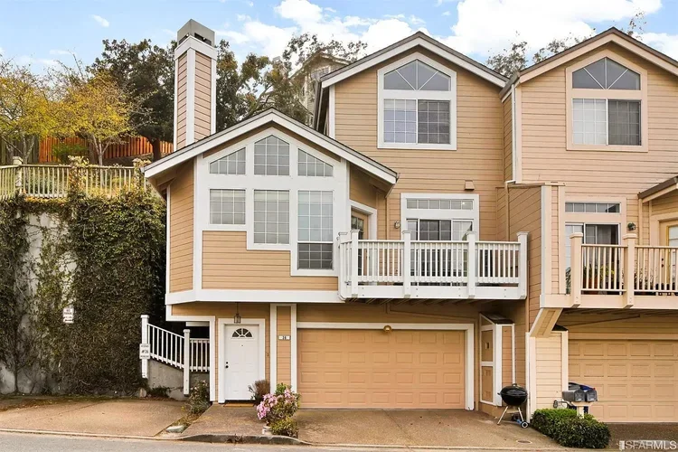 36 Moonlight Ct