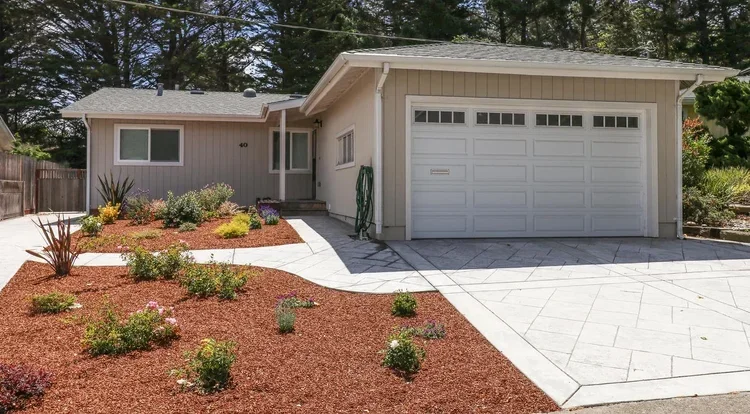 40 ESCANYO DRIVE