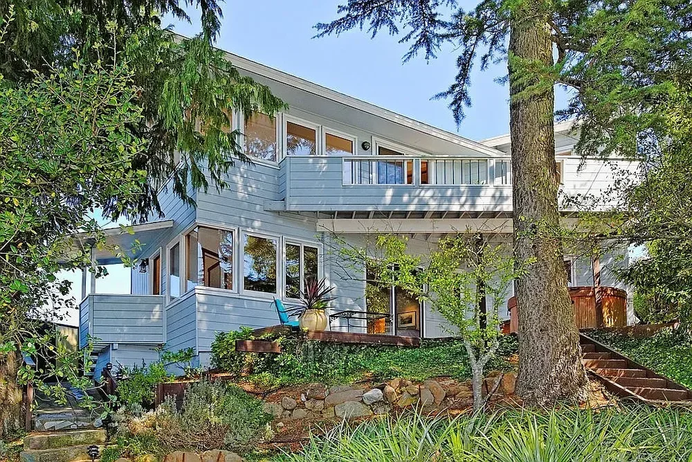 1085 Creston Rd