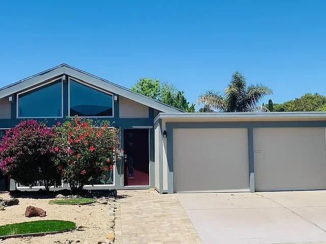 676 Pilgrim Dr 