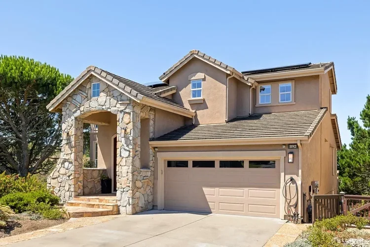 892 Skyridge Dr