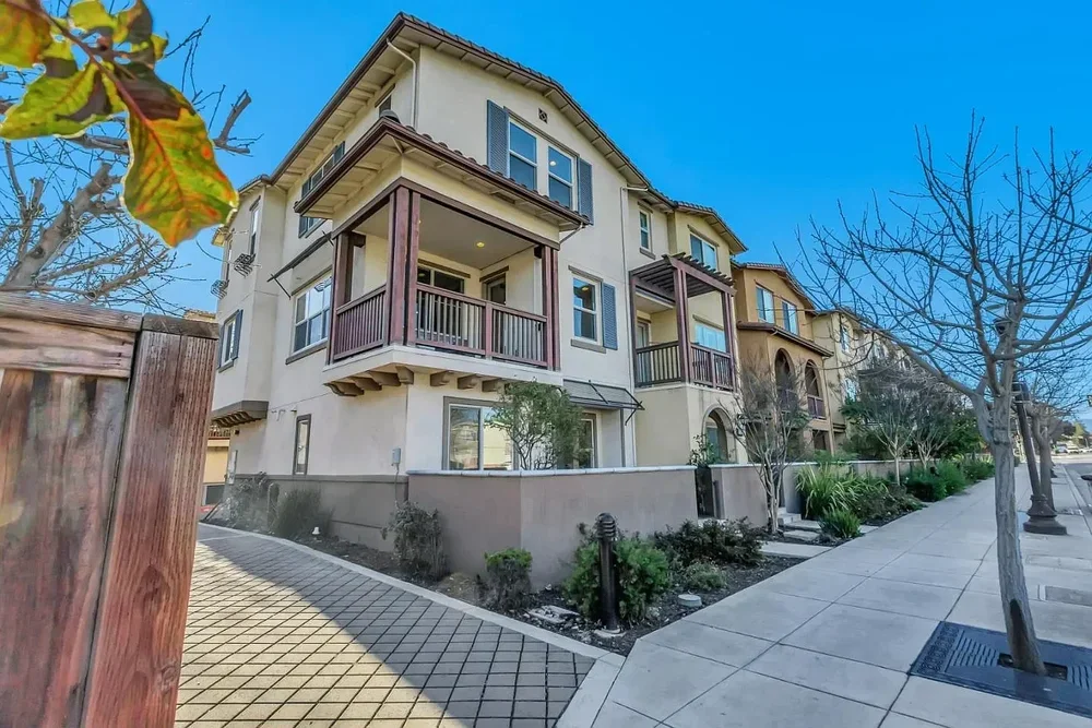 332 N Fair Oaks