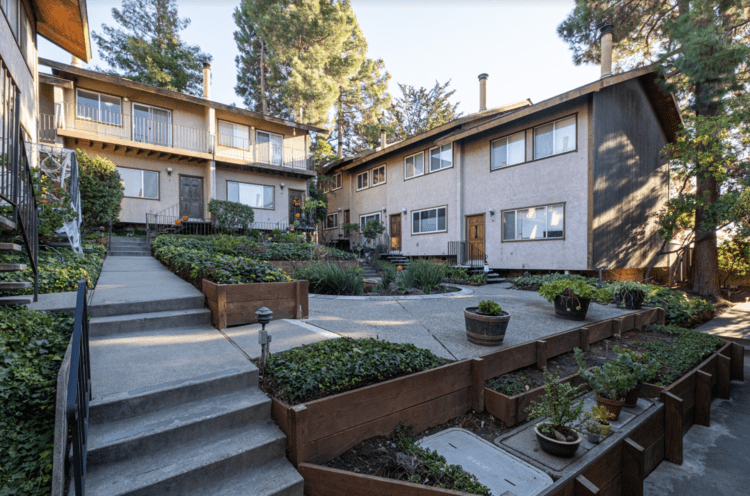 3800 MAYBELLE AVE, #2
