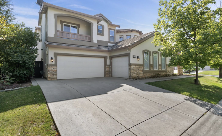 711 Hawkcrest Circle