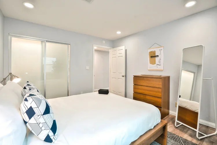 Second+bedroom+facing+door+angle.webp