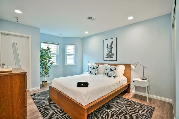Second+bedroom+from+door+angle.webp