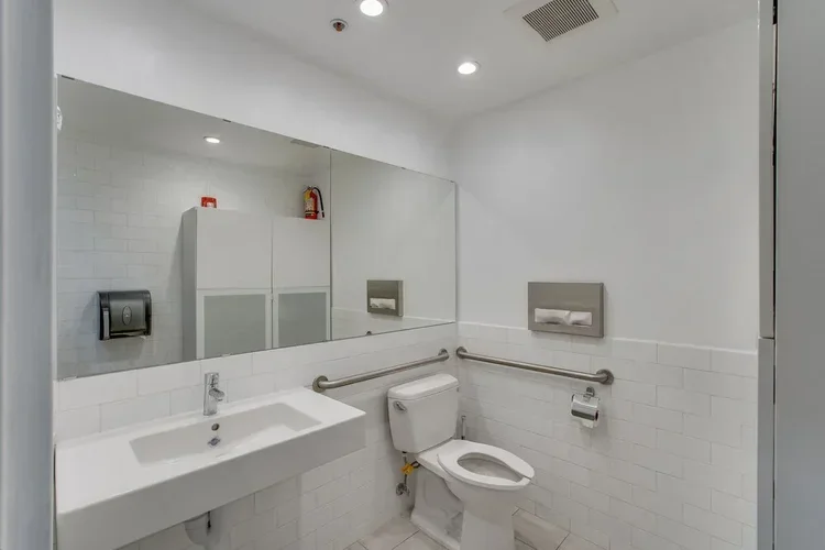 77FalmouthSt-18.webp