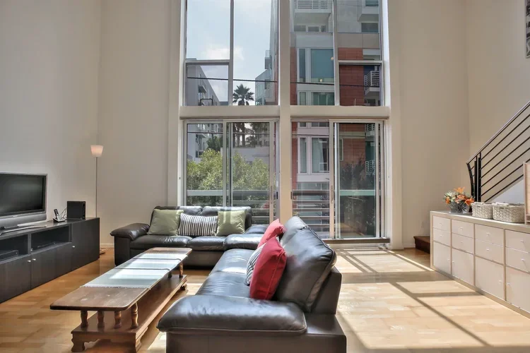 07_f8_49_Zoe_Street_3_082018_007_mls.webp