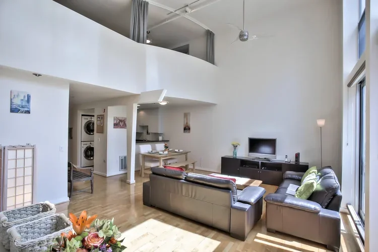 08_f8_49_Zoe_Street_3_082018_008_mls.webp