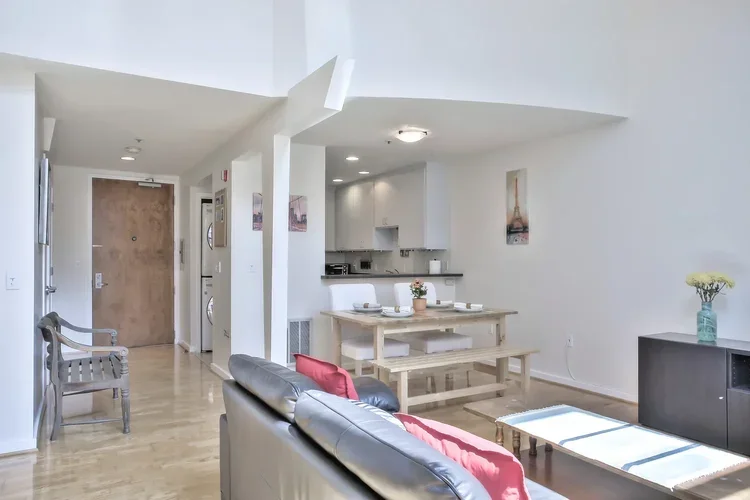 09_f8_49_Zoe_Street_3_082018_009_mls.webp