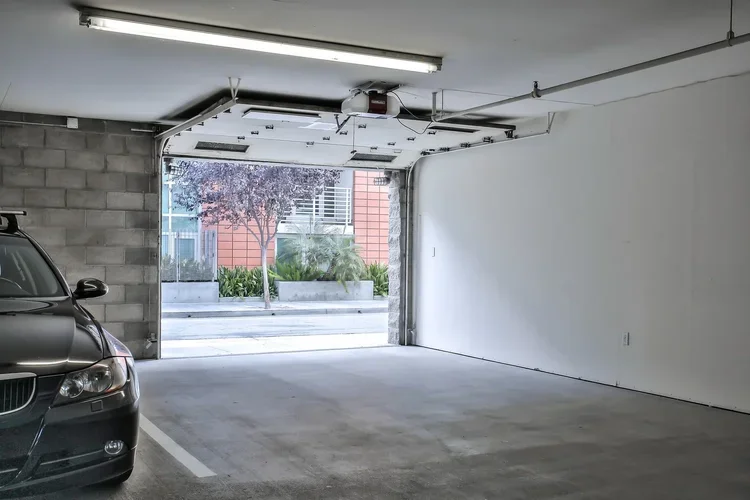 32_f8_49_Zoe_Street_3_082018_032_mls.webp