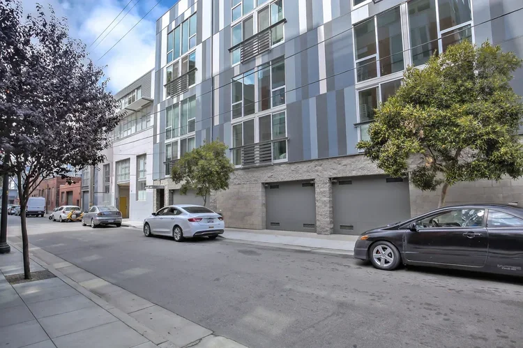33_f8_49_Zoe_Street_3_082018_033_mls.webp