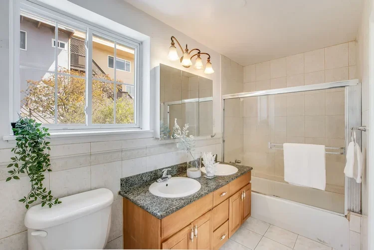 1069PowhattanAve-23.webp