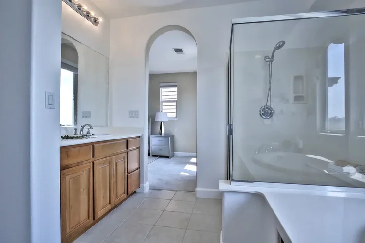 26_f89_Mandalay_Lane_08102018_026_mls.webp