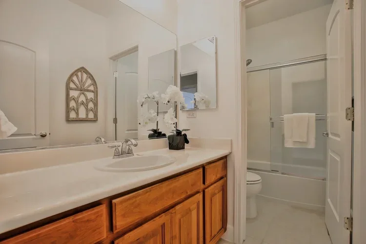35_f89_Mandalay_Lane_08102018_035_mls.webp