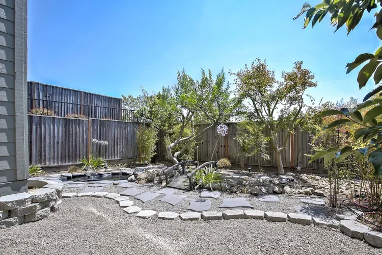 48_f89_Mandalay_Lane_08102018_048_mls.webp