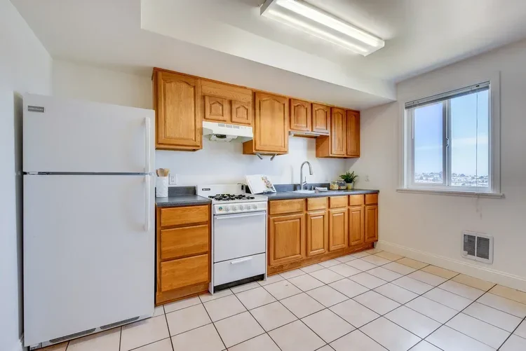 37_228_Frankfort_St_Daly_City12+(1)_mls.webp