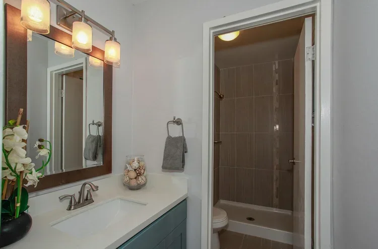 61+Norwood+Ave+Daly+City+CA-large-015-9-Bathroom-1500x988-72dpi.webp