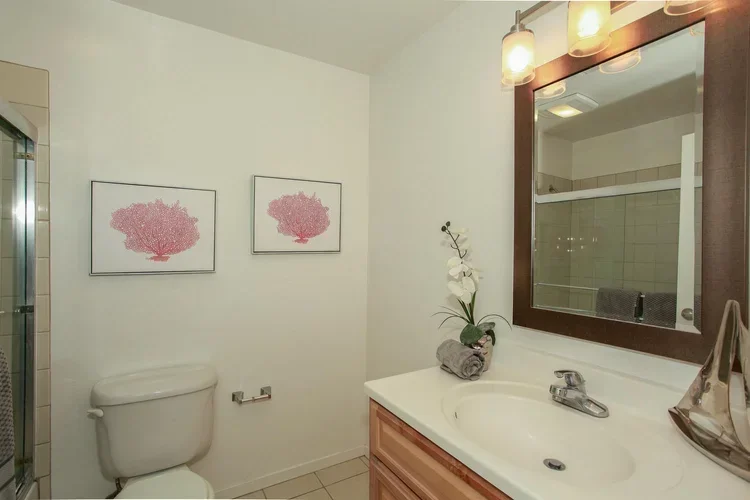 61+Norwood+Ave+Daly+City+CA-large-018-17-Bathroom-1500x1000-72dpi.webp