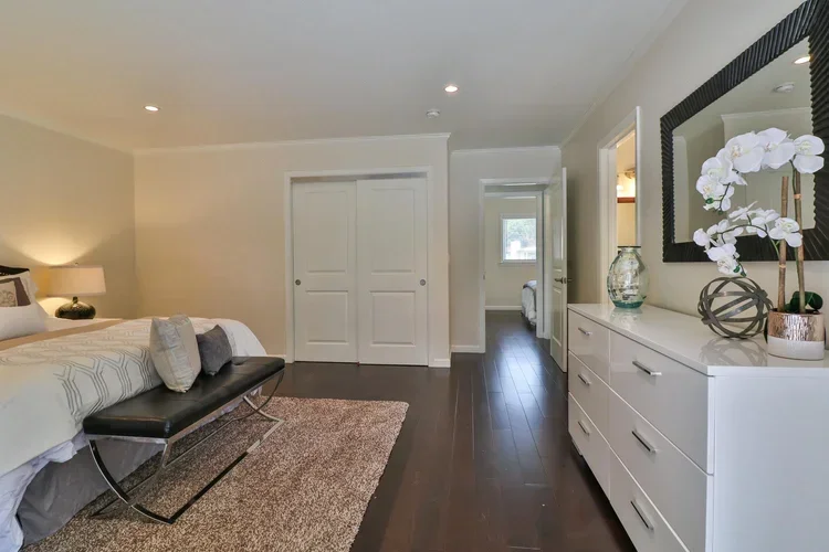 40+Escanyo+Dr+South+San-large-014-18-Bedroom-1500x1000-72dpi.webp