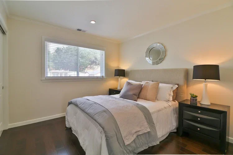 40+Escanyo+Dr+South+San-large-017-19-Bedroom-1500x1000-72dpi.webp